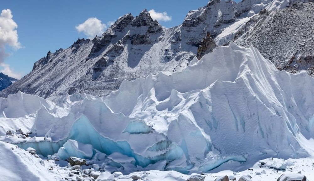 Glaciar Khumbu cerca del campo base del Everest, en el Himalaya. Glaciar Khumbu cerca del campo base del Everest, en el Himalaya.