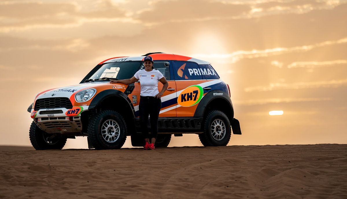 Laia Sanz debuta sobre cuatro ruedas en el Dakar con un Mini 4x4.