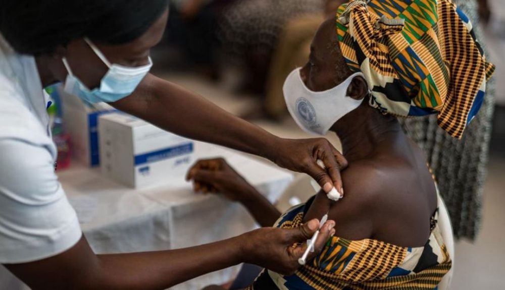 Oxfam Intermón denuncia bajas tasas de vacunas en los países de África.