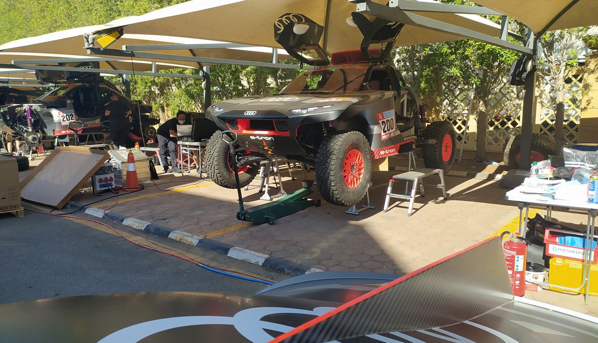 Parque cerrado de Audi previo al inicio del Rally Dakar 2022.