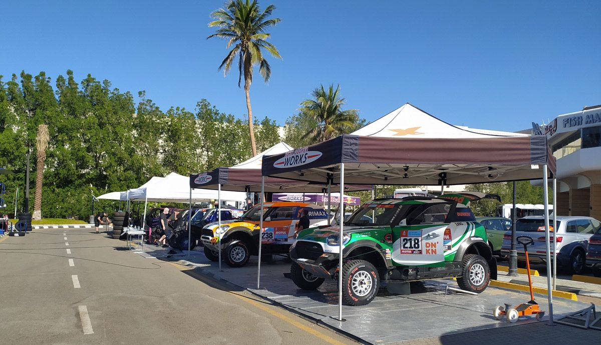 Parque cerrado de Audi previo al inicio del Rally Dakar 2022.