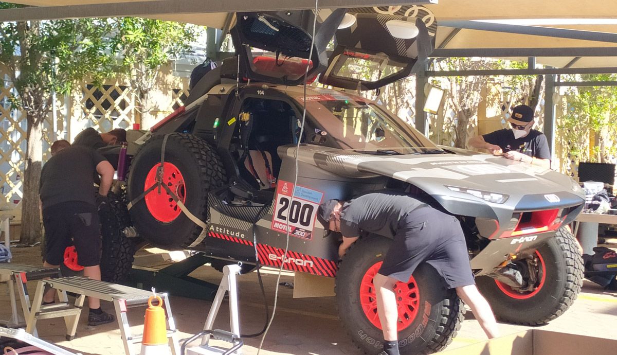 Parque cerrado de Audi previo al inicio del Rally Dakar 2022.