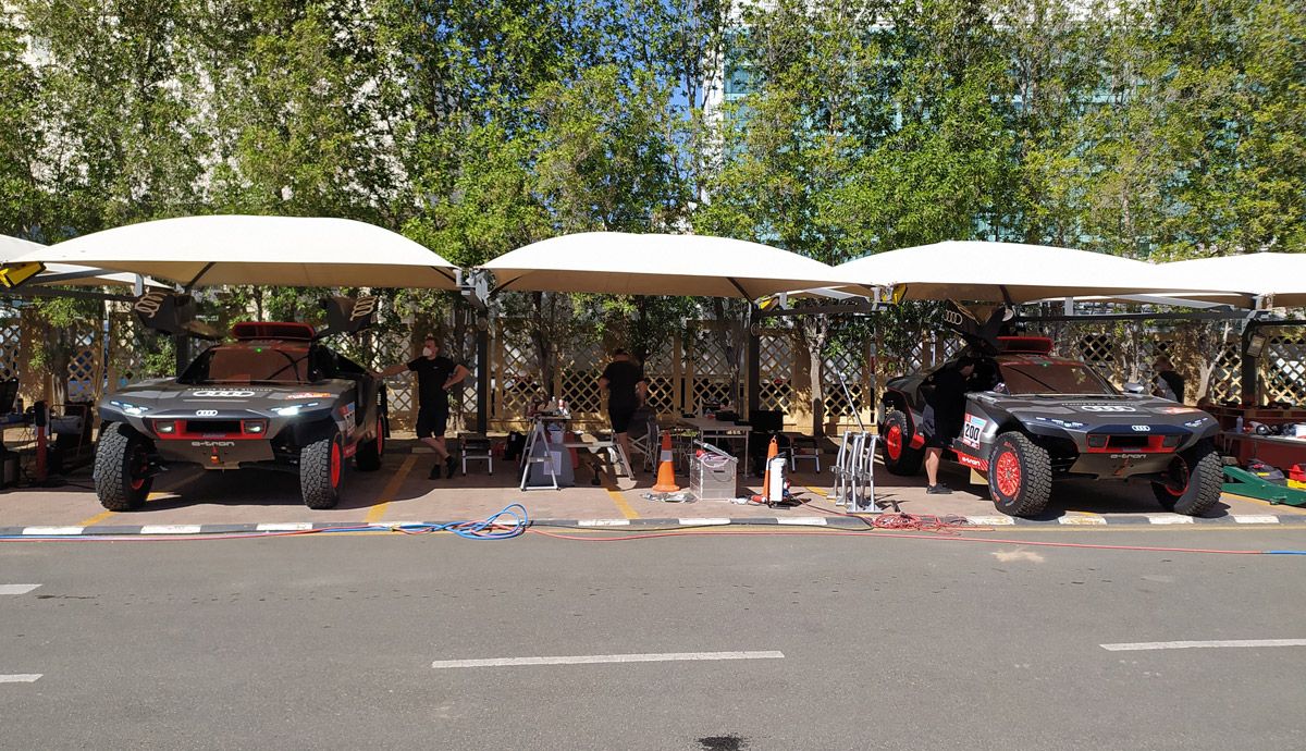Parque cerrado de Audi previo al inicio del Rally Dakar 2022.