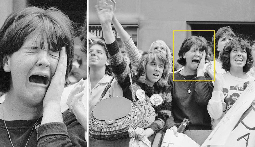 Una mujer parece molesta en una foto recortada de 1964. lA imagen completa muestra que es parte de una multitud alegre.