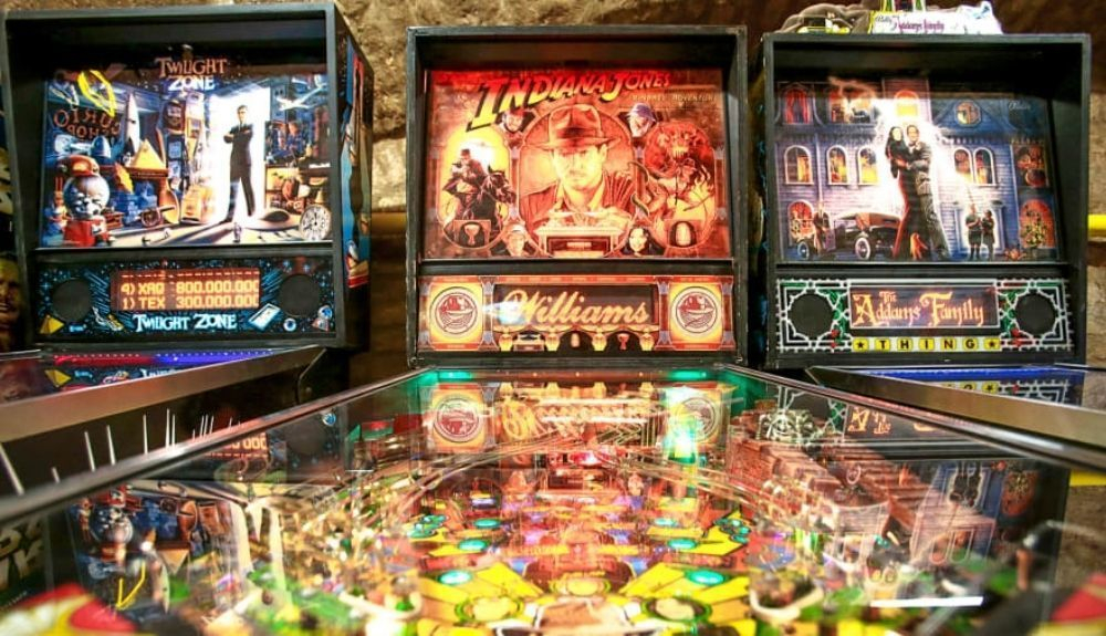 El Museo Pinpall cuenta con una colección de más de 100 máquinas de pinball. El Museo Pinpall cuenta con una colección de más de 100 máquinas de pinball.