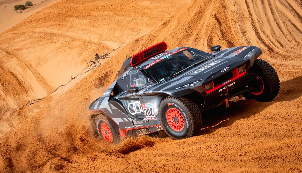 El Audi RS Q e tron, preparado para luchar por la victoria en el Dakar. Fotos Red Bull Mikel Prieto.
