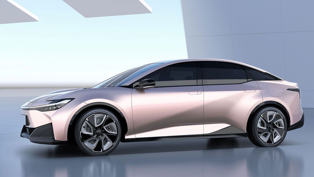 Futuro sedán eléctrico de Toyota