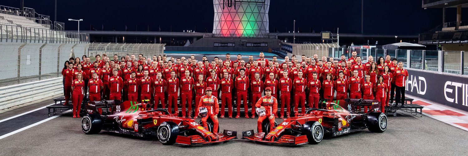 Foto de la Scuderia Ferrari al finalizar la temporada 2021