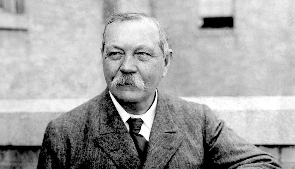 Arthur Conan Doyle dijo que Edgar Allan Poe fue una influencia clave para él. Arthur Conan Doyle dijo que Edgar Allan Poe fue una influencia clave para él.