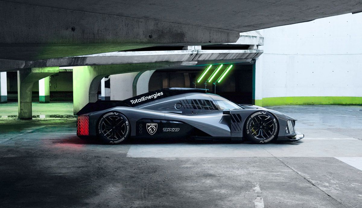 Peugeot 9X8 Hybrid Hypercar.