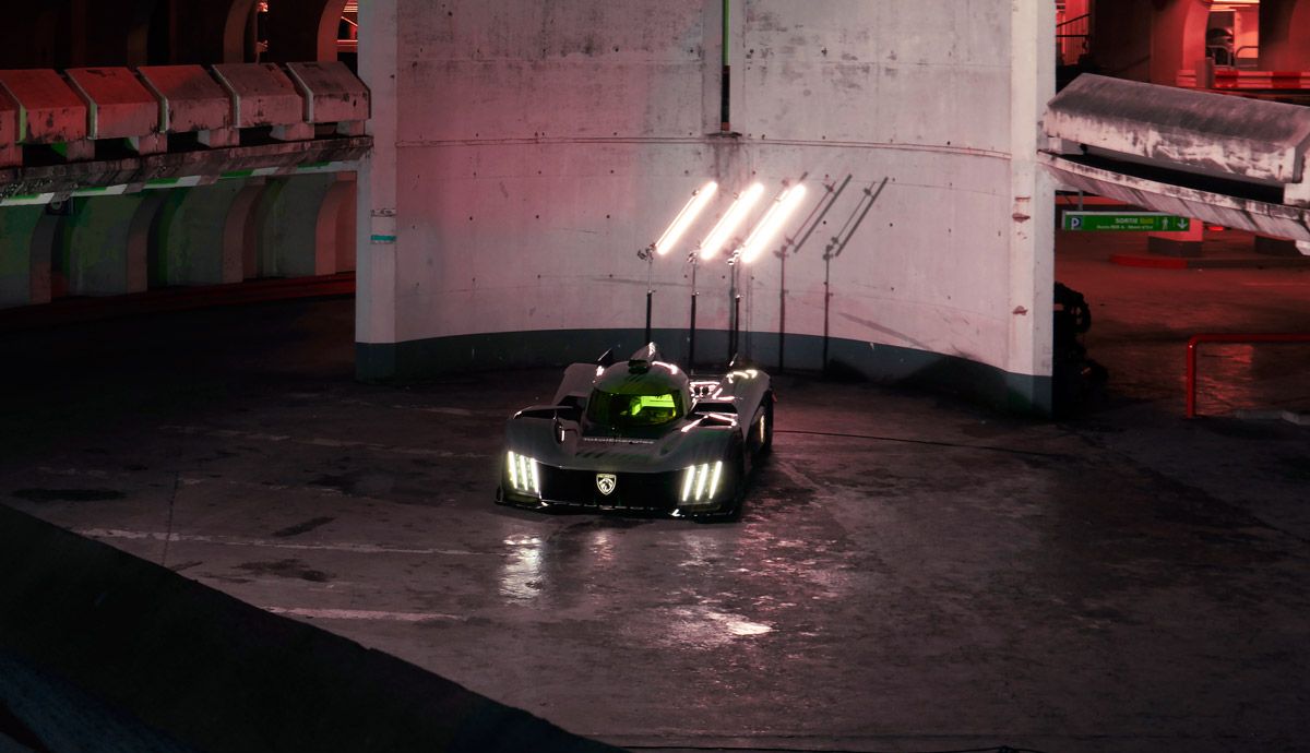 Peugeot 9X8 Hybrid Hypercar.