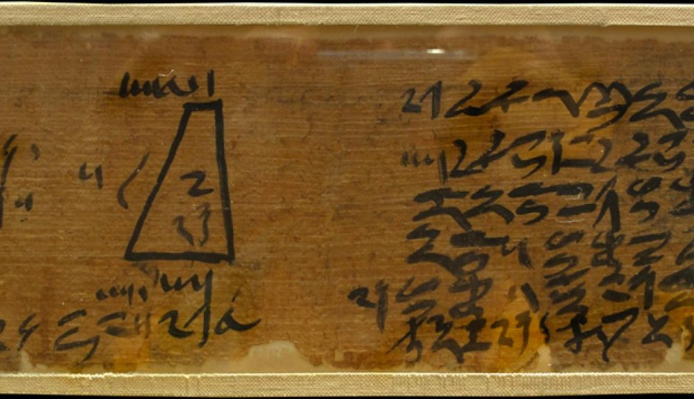 El papiro de Moscú es uno de los textos matemáticos del antiguo Egipto más famosos El papiro de Moscú es uno de los textos matemáticos del antiguo Egipto más famosos
