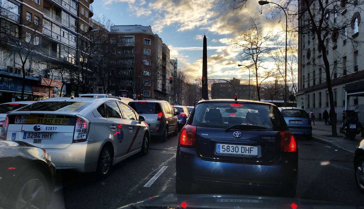 Las restricciones que prevé ya la DGT para los coches con etiquetas B y C desde este año 2022