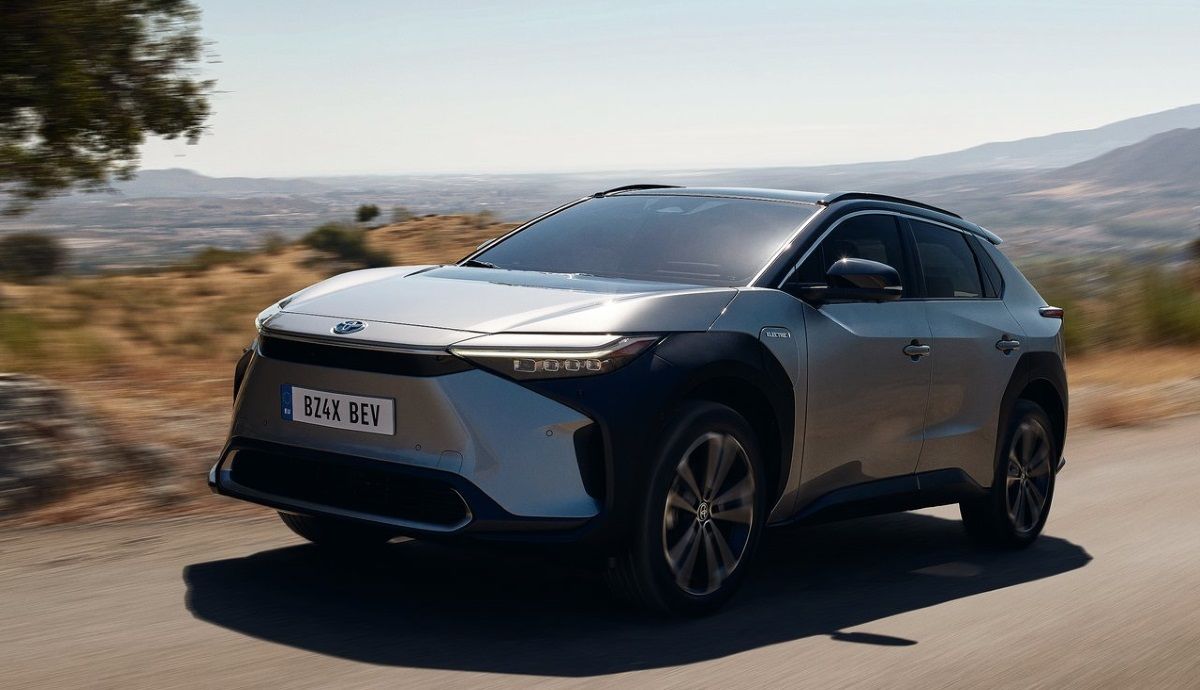 Toyota bZ4X, el primer eléctrico será un SUV con la batería garantizada durante 10 años y un millón de kilómetros