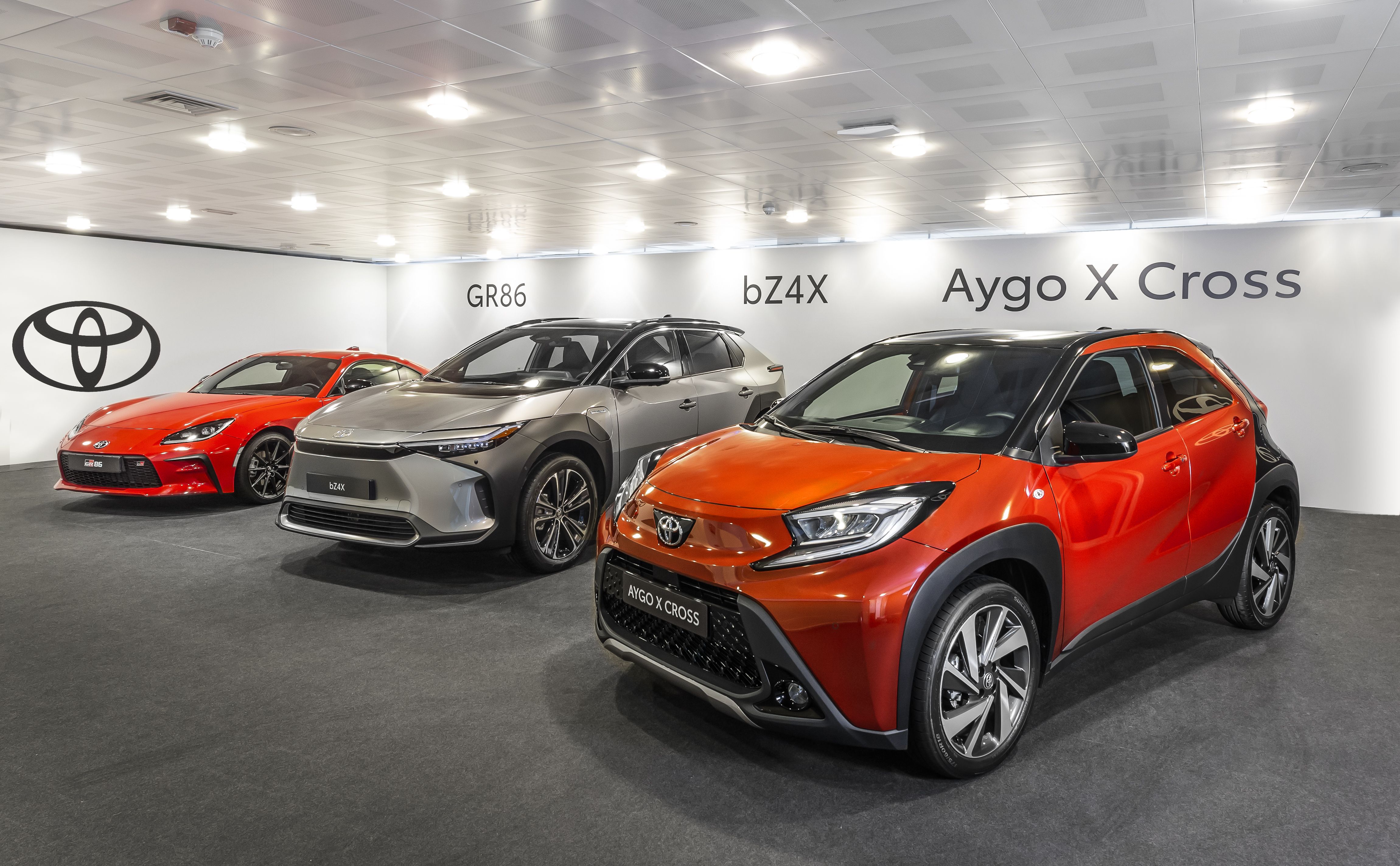Toyota Aygo X Cross, Toyota bZ4X y Toyota GR86