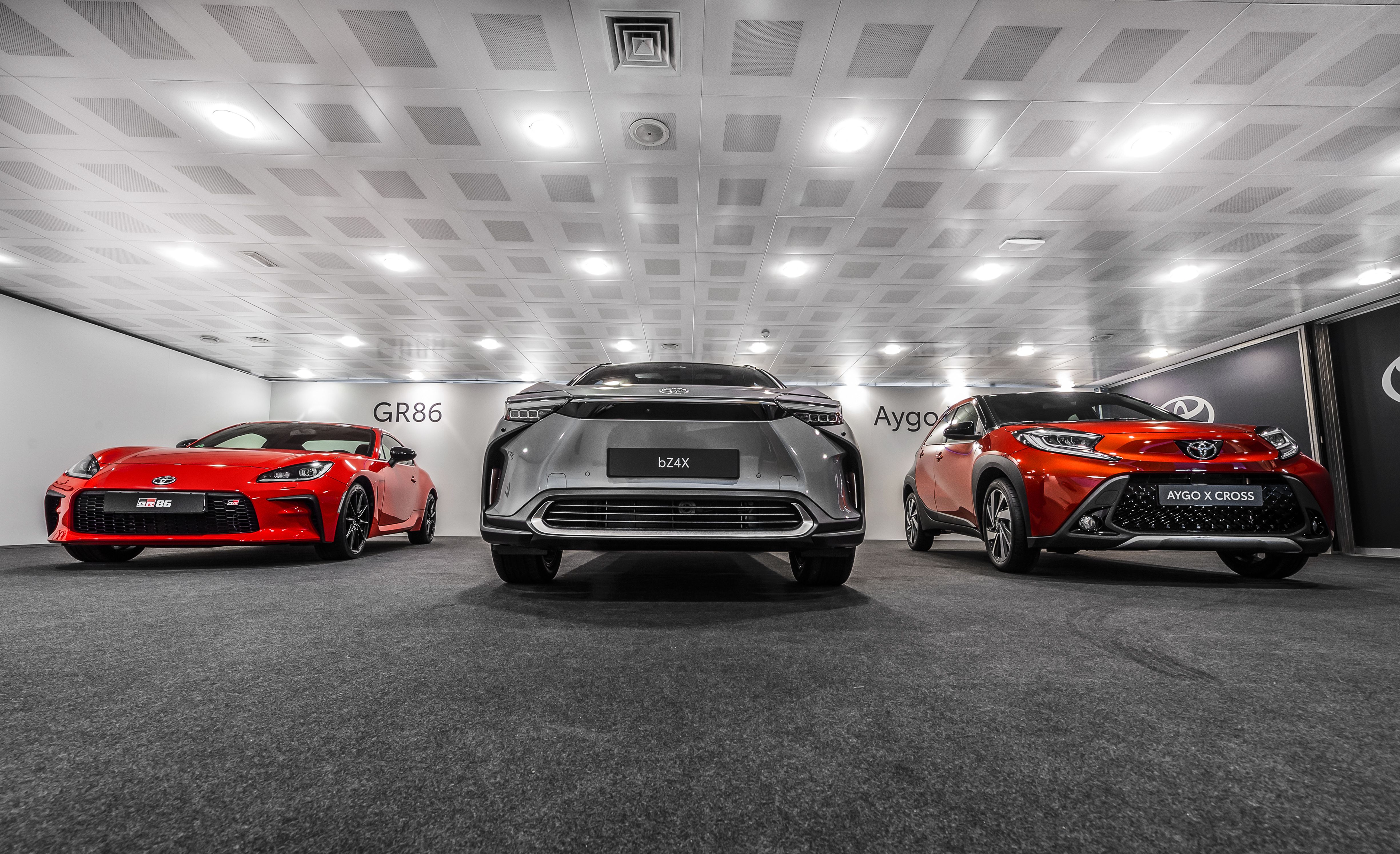 Toyota Aygo X Cross, Toyota bZ4X y Toyota GR86