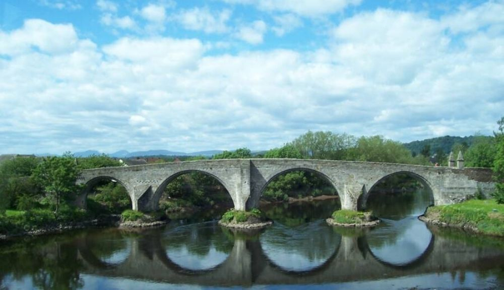 Stirling Bridge hoy. En septiembre de 1297, sirvió de telón de fondo para la victoria de Escocia contra los ingleses. (2)