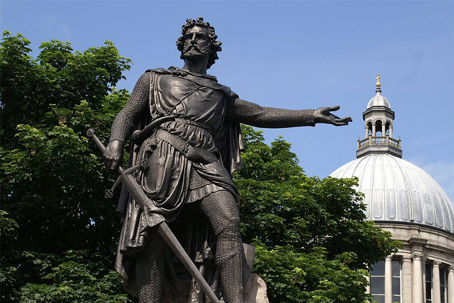 Una estatua que representa a William Wallace en Escocia.