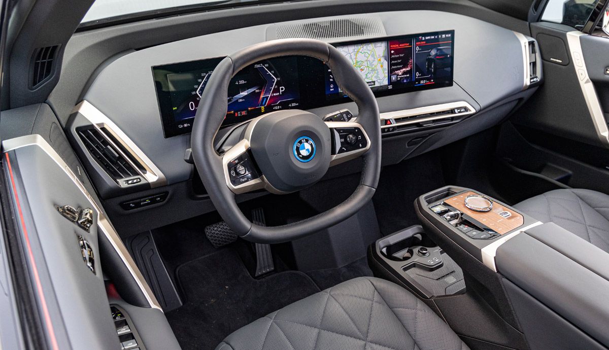 Interior del BMW iX xDrive50.