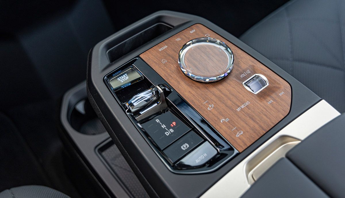 Interior del BMW iX xDrive50.