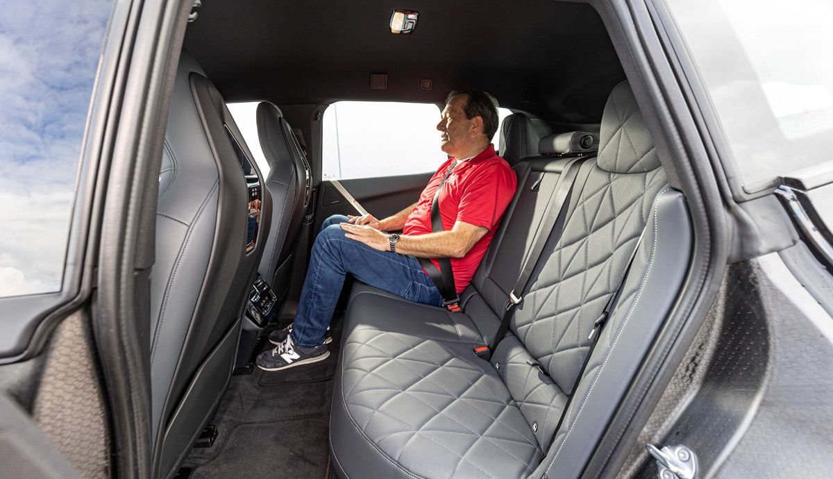 Interior del BMW iX xDrive50.
