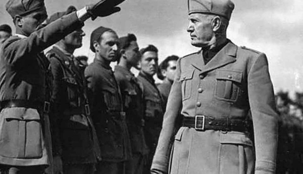 Mussolini fundó el Partido Nacional Fascista de Italia en 1921. Mussolini fundó el Partido Nacional Fascista de Italia en 1921.