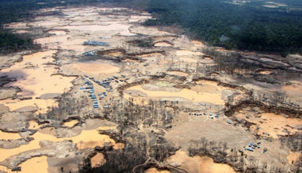 Las minas de oro de la Amazonía están contaminando la zona con mercurio.