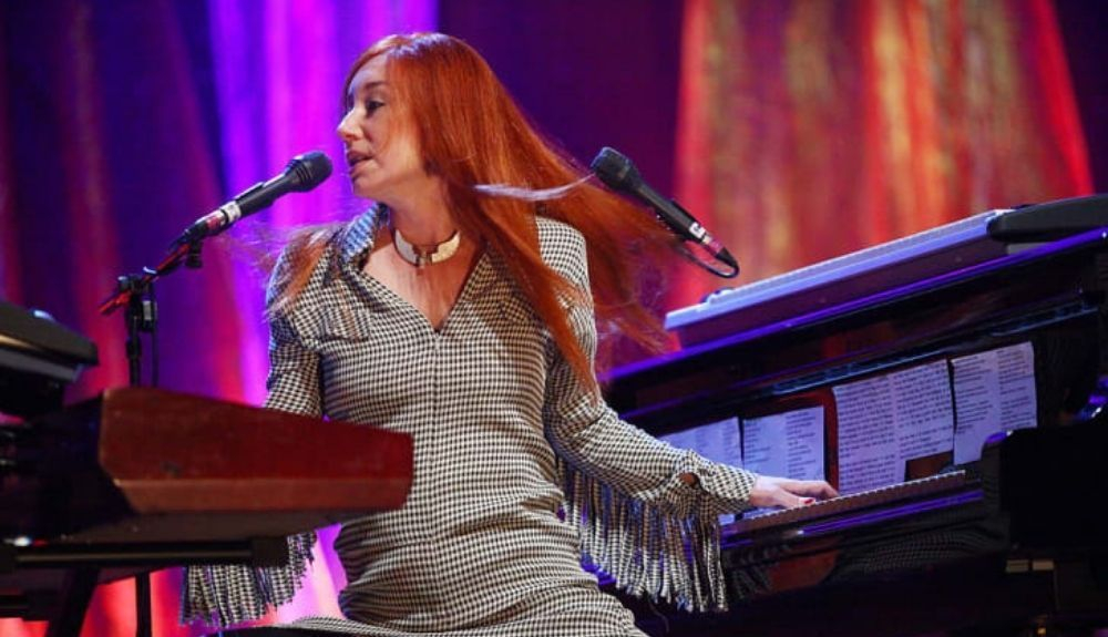 Tori Amos tiene un tipo de sinestesia en la que los sonidos producen diferentes imágenes de luces. Tori Amos tiene un tipo de sinestesia en la que los sonidos producen diferentes imágenes de luces.