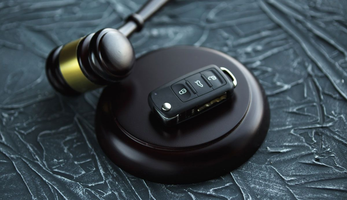 Cómo participar en las subastas del BOE para poder comprar coches a precios asequibles. Foto iStock.