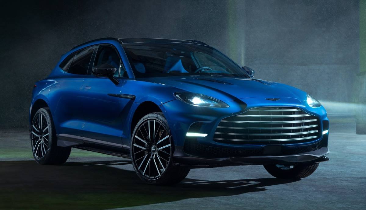 Aston Martin DBX707