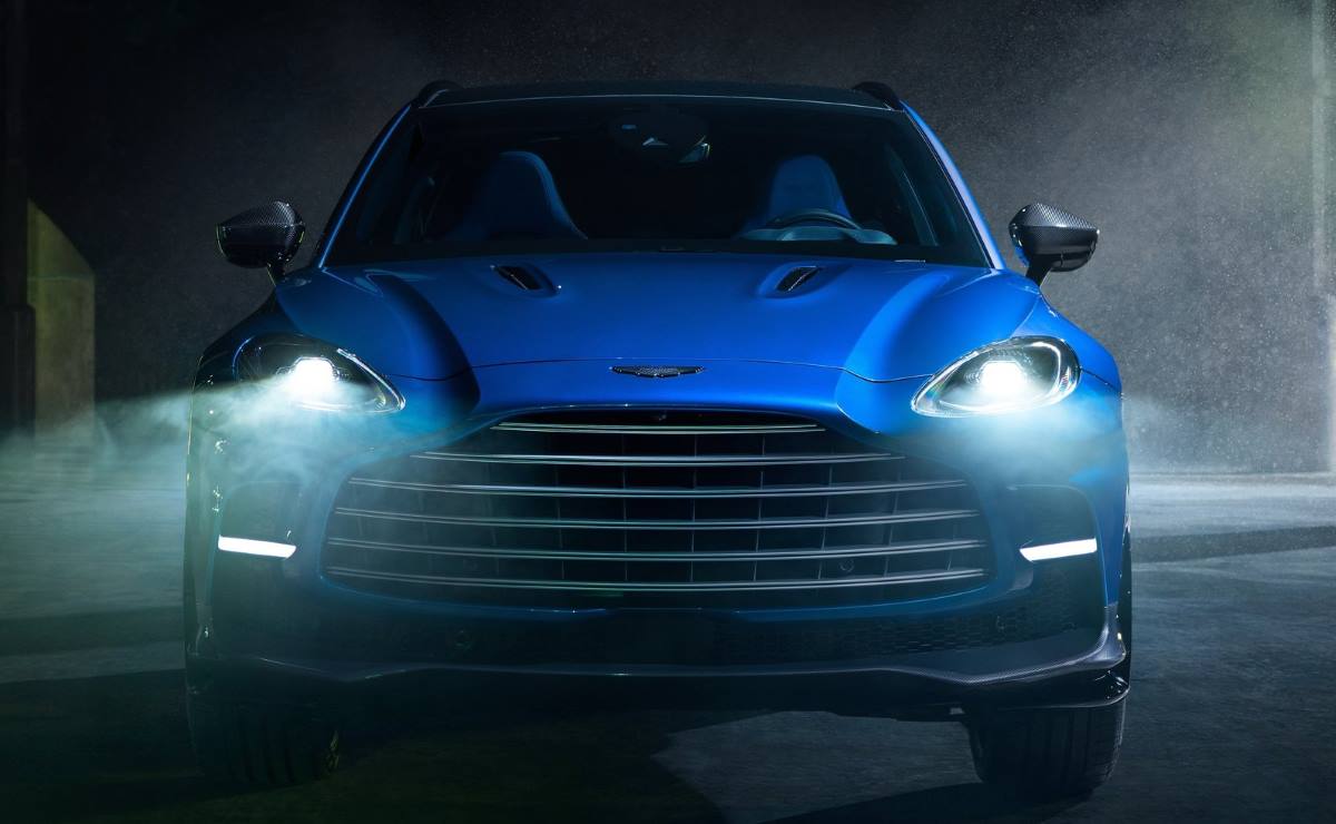 Aston Martin DBX707 1