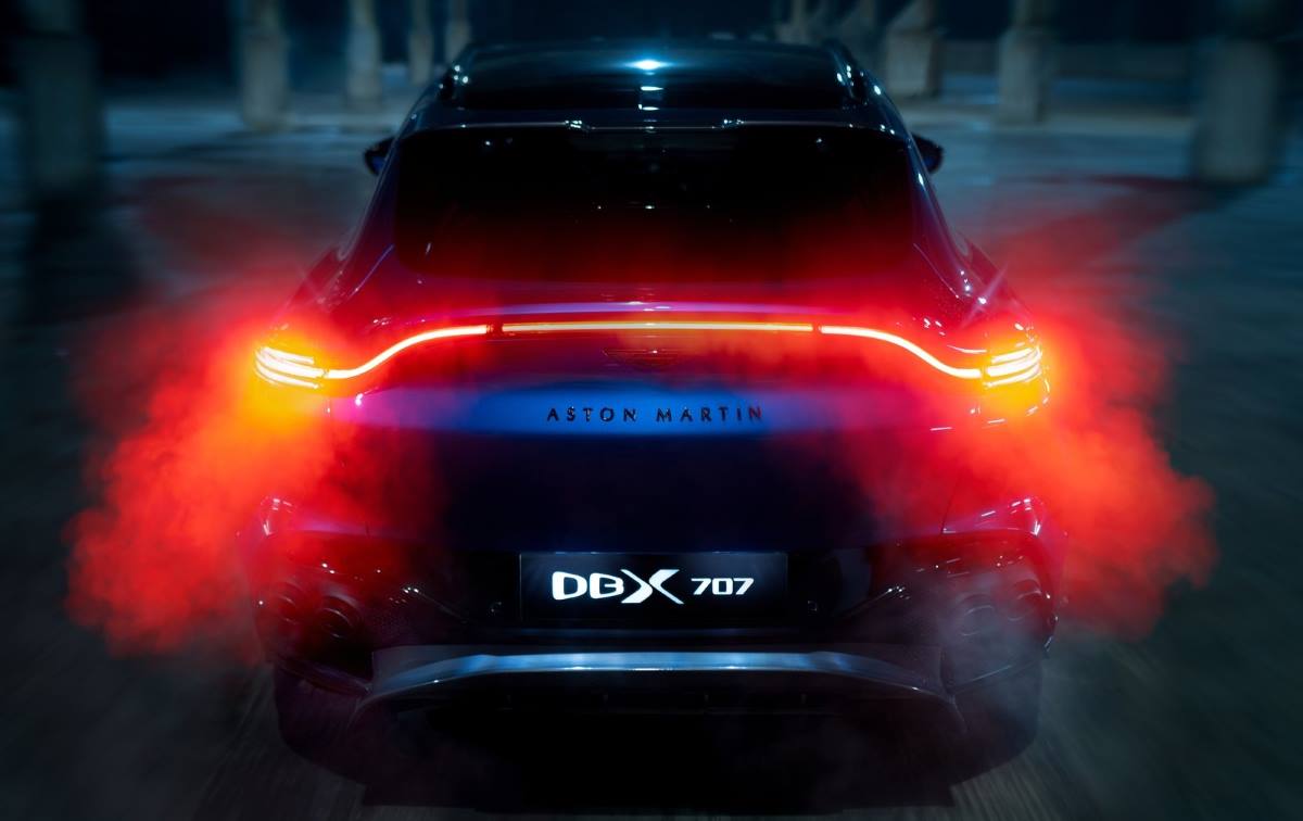 Aston Martin DBX707 2