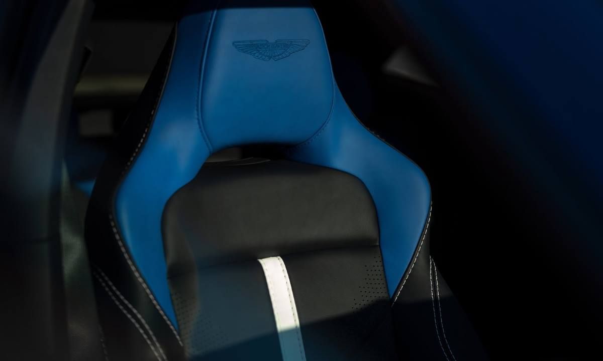 Aston Martin DBX707 5