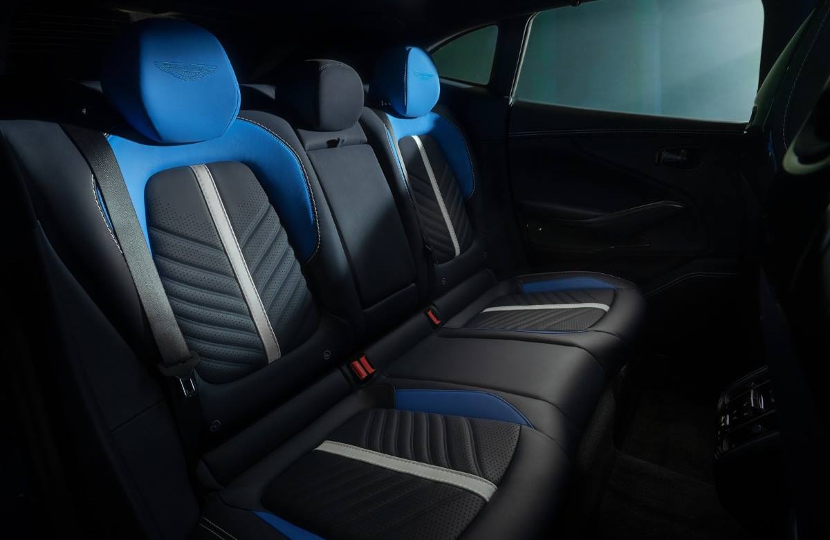 Aston Martin DBX707 6