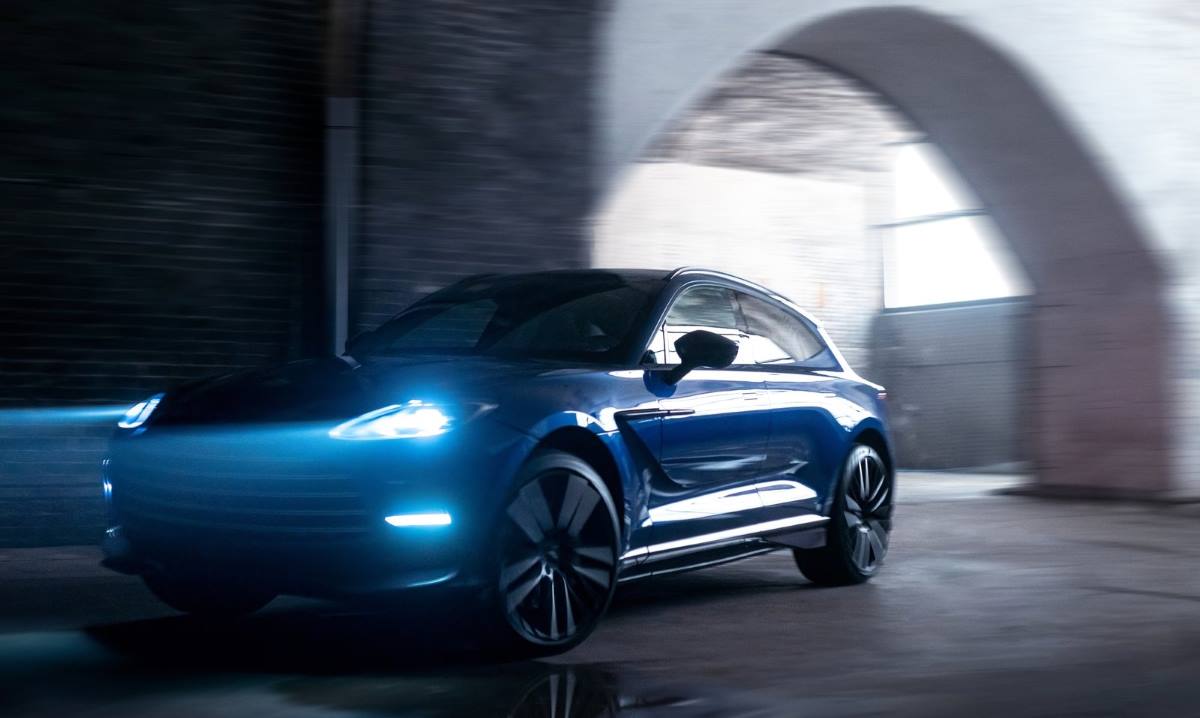 Aston Martin DBX707 8