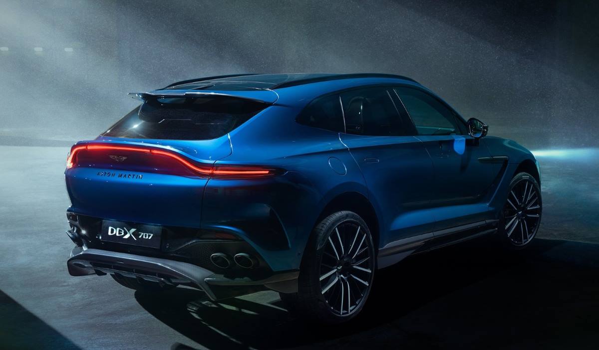 Aston Martin DBX707 9