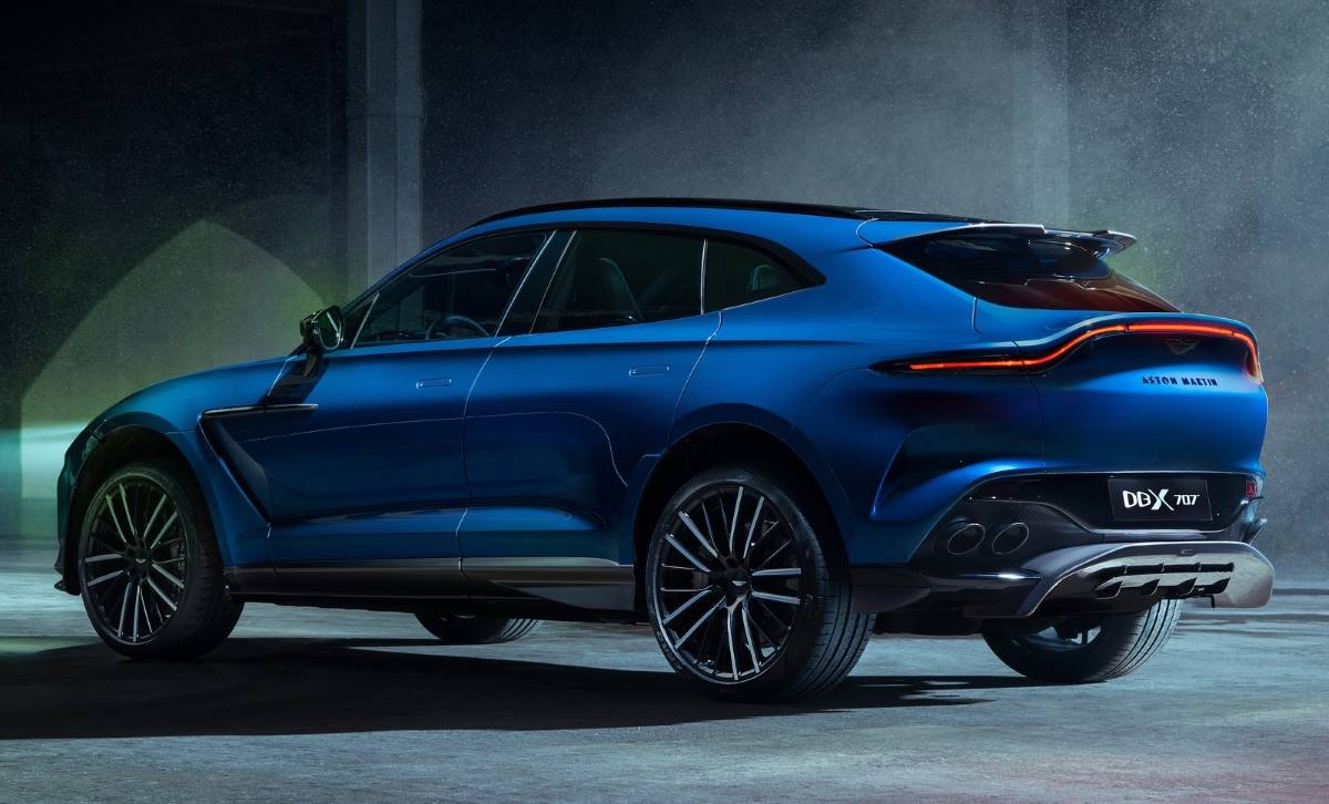 Aston Martin DBX707 10