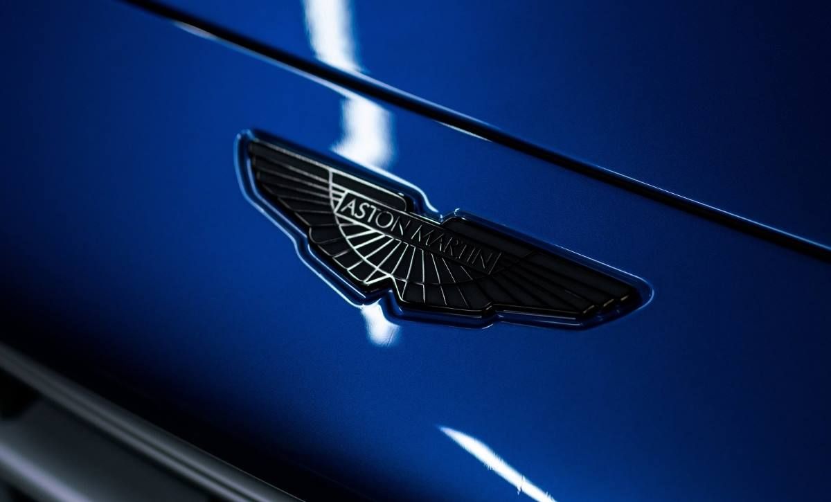 Aston Martin DBX707 12