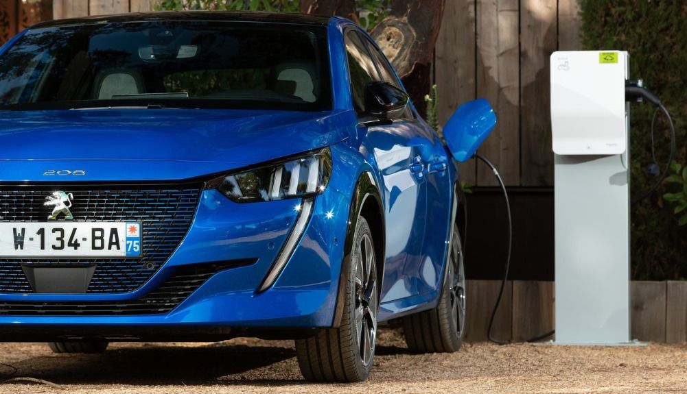 Peugeot e-208