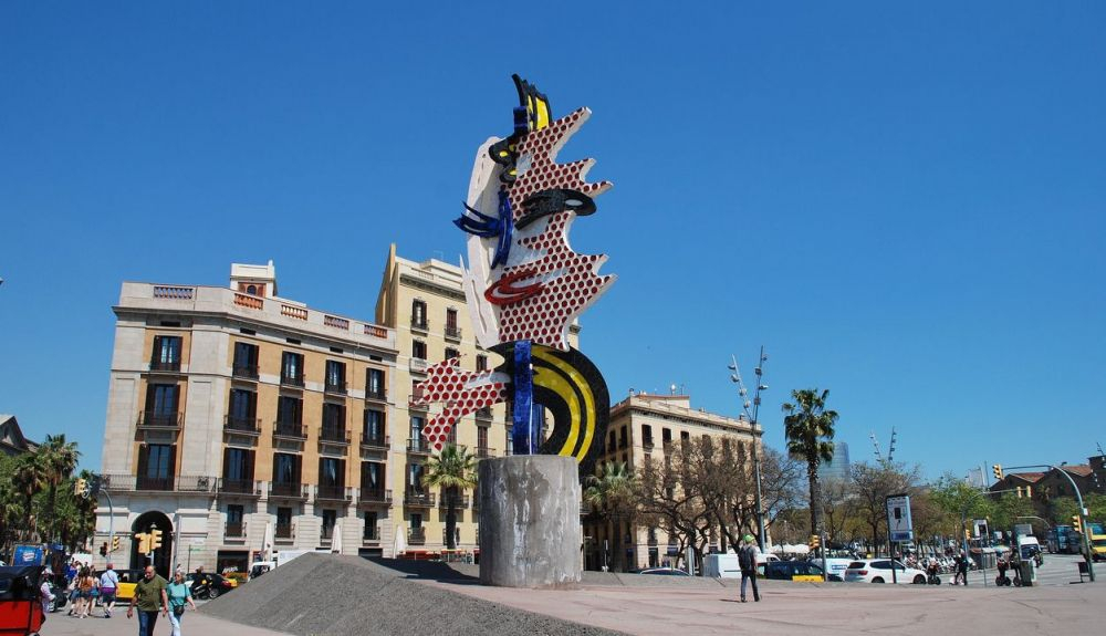 Escultura en Barcelona, creada en 1992 por el artista Roy Lichtenstein. Escultura en Barcelona, creada en 1992 por el artista Roy Lichtenstein.