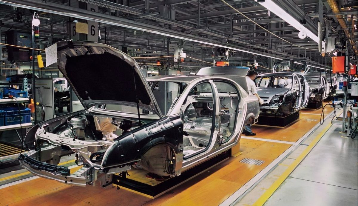 Piezas usadas y coches reacondicionados, el negocio de marcas y talleres para sobrevivir hoy