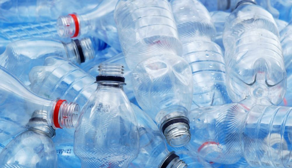 Más del 98% de los plásticos en todo el mundo siguen siendo plásticos no biodegradables a base de petróleo. Más del 98% de los plásticos en todo el mundo siguen siendo plásticos no biodegradables a base de petróleo.