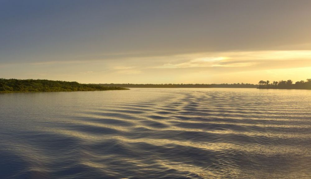 Atarceder en el Amazonas. medir la longitud de este río es una tarea difícil.