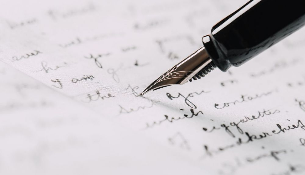 Schopenhauer sospechaba sobre la forma en que los escritores usan el lenguaje. Schopenhauer sospechaba sobre la forma en que los escritores usan el lenguaje.