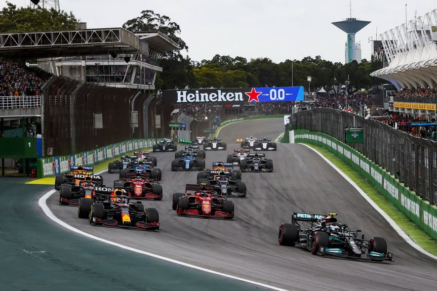 Bottas ganó la calificación sprint en Brasil el año pasado gracias a la salida y a sus neumáticos blandos