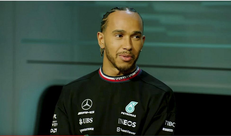 Lewis Hamilton en la presentación del Mercedes W13 de 2022
