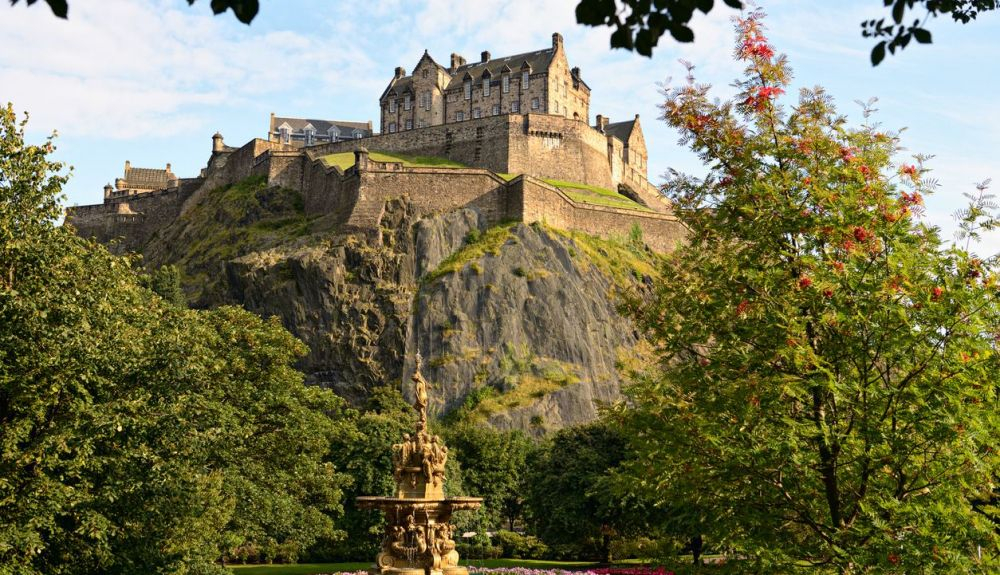 El Castillo de Edimburgo, uno de los más famosos del mundo. El Castillo de Edimburgo, uno de los más famosos del mundo.