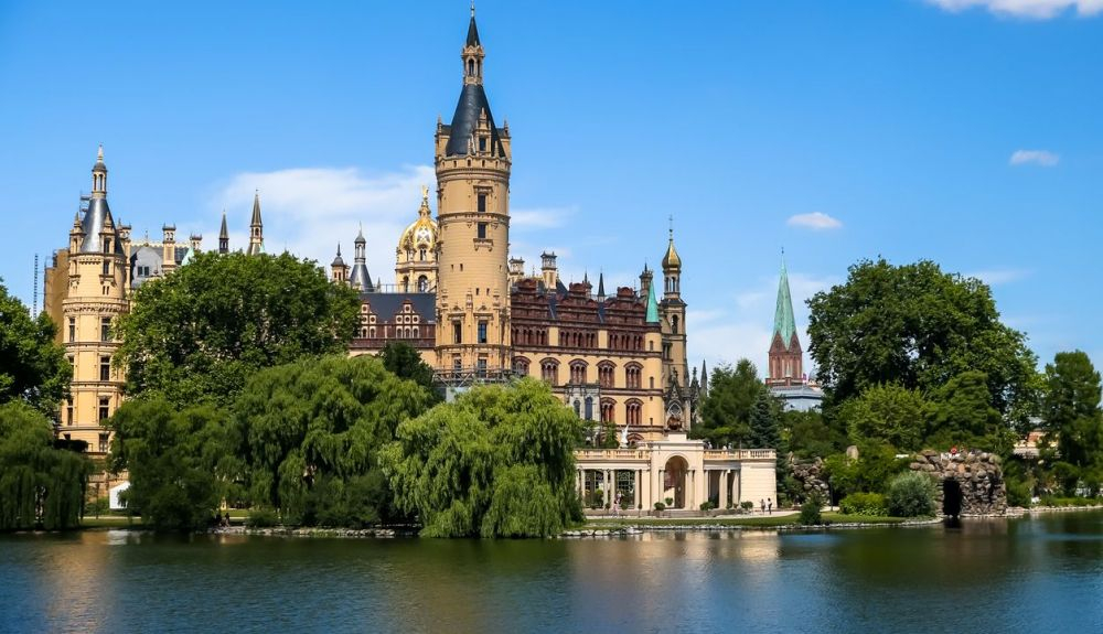 Exterior del castillo de Schwerin en Alemania. Exterior del castillo de Schwerin en Alemania.