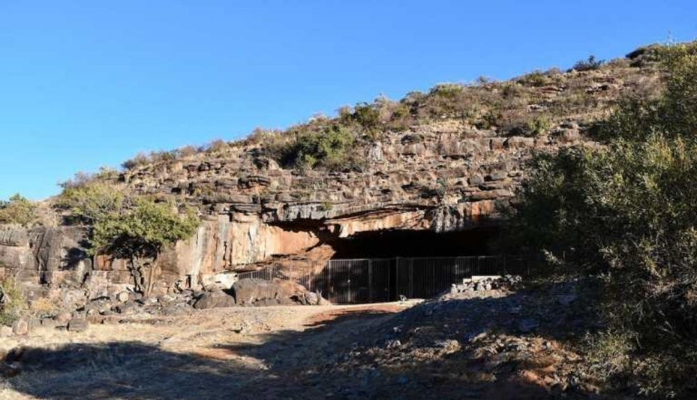 La cueva Wonderwerk del desierto de Kalahari, que alberga una excepcional colección de fósiles de pequeños mamíferos de hace 2 millones de años. La cueva Wonderwerk del desierto de Kalahari, que alberga una excepcional colección de fósiles de pequeños mamíferos de hace 2 millones de años.