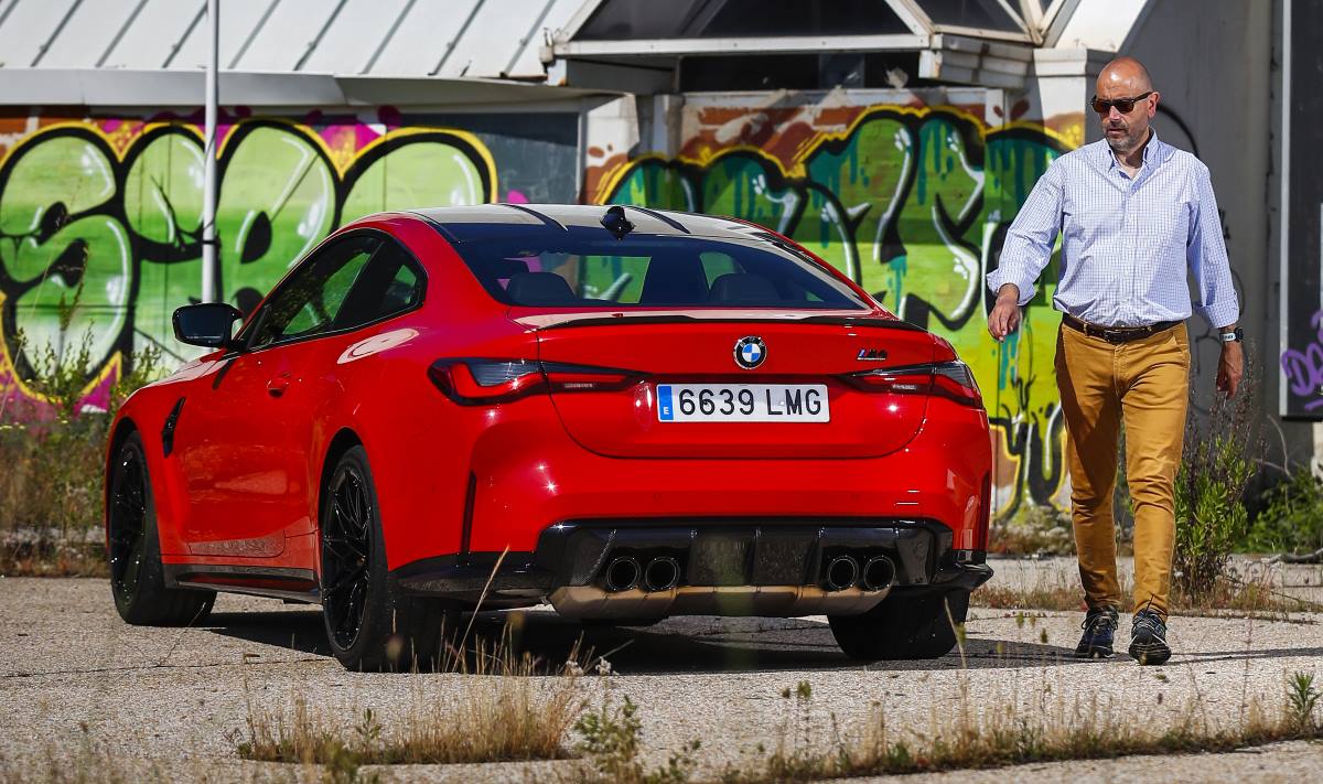 BMW M4 COMPETITION (9)